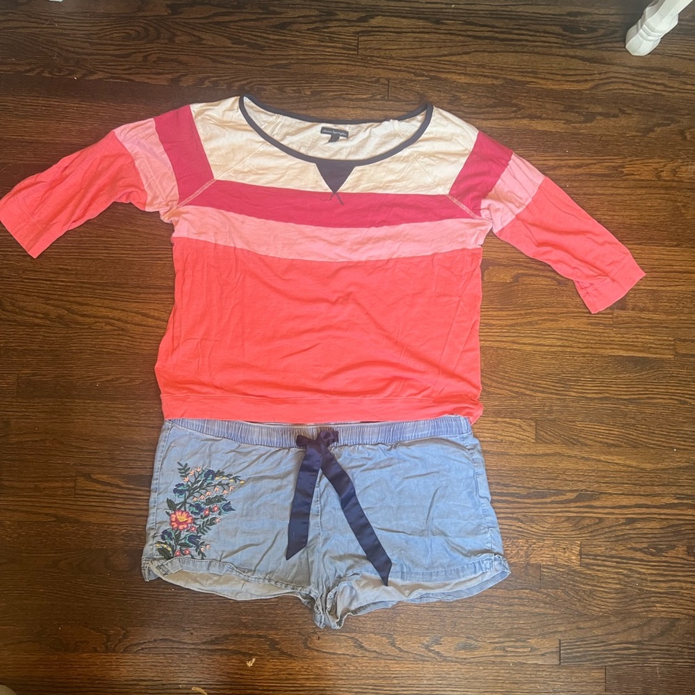 American Eagle top Old Navy shorts